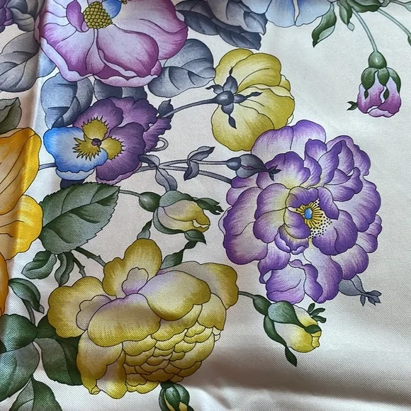 New in box vintage multicolored Gucci silk scarf - Picture 8 of 16